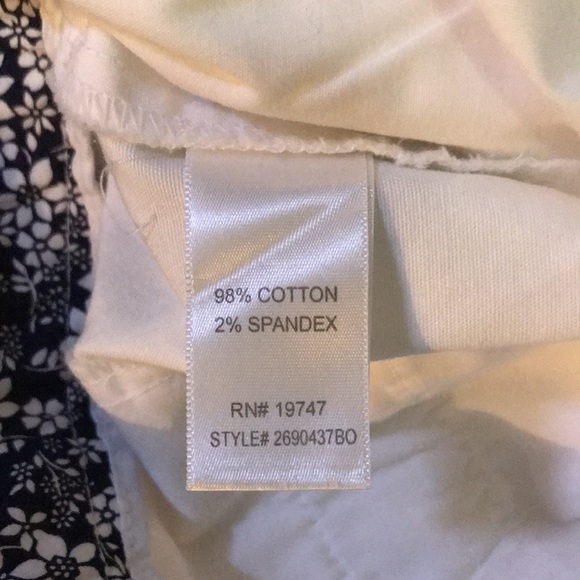 White Chino shorts size 6 - Picture 9 of 10